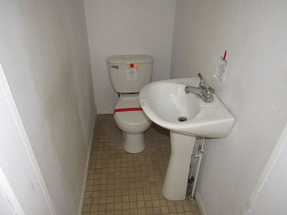 4th image of 101 Wierk Ave