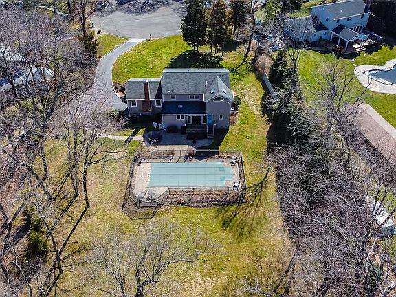 3rd image of 45 Wayne Ct