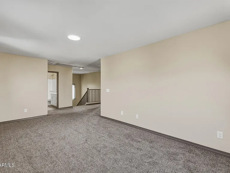 7422 S 28th Pl — Photo 5
