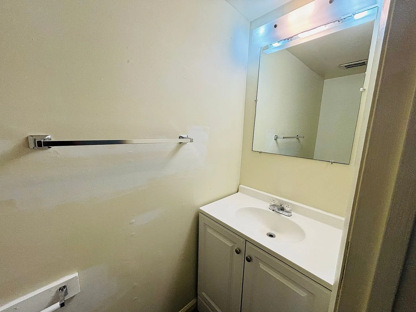 3 Bedroom 2.5 Bath Townhouse — Photo 2