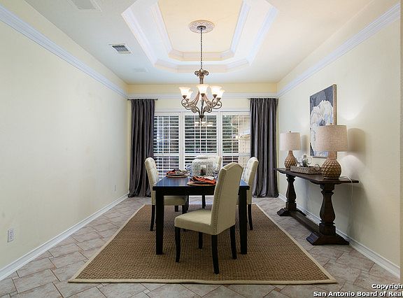 5th image of 13 Benchwood Cir