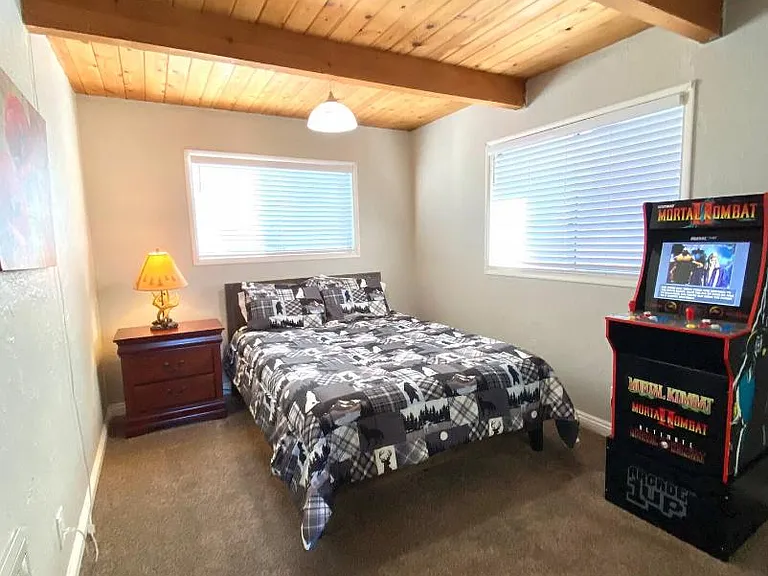 858 Pine Ln — Photo 7