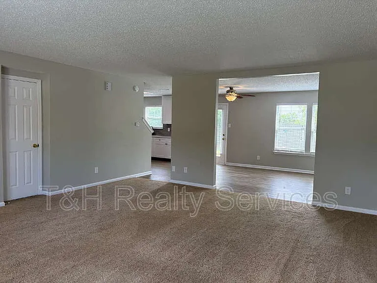 14928 Drayton Dr — Photo 8