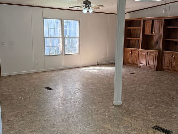 5th image of 224 Crestwood Cir