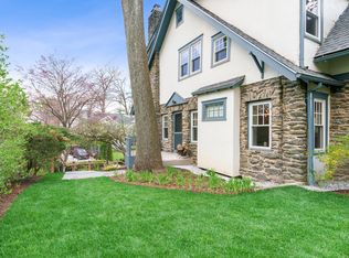 87 Valley Rd, Larchmont, NY 10538