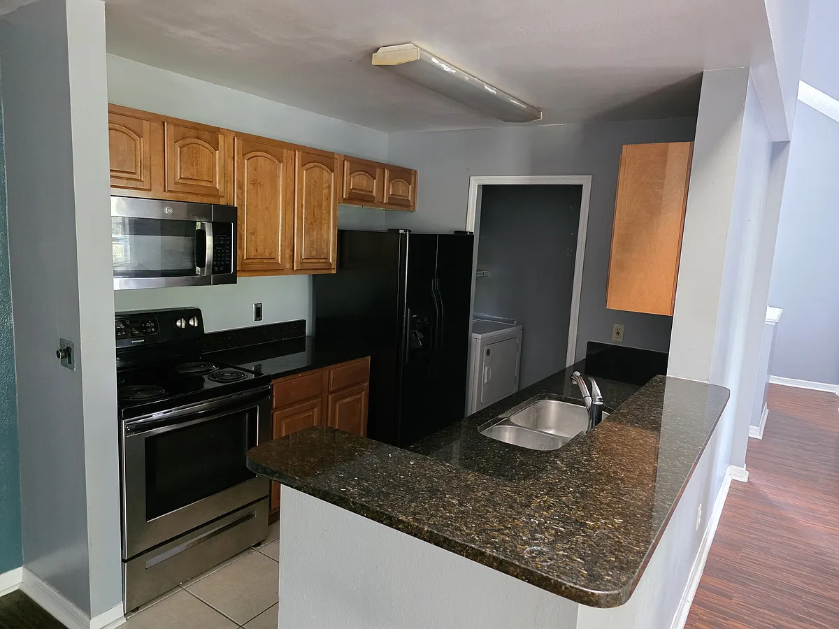 Building Photo - 6172 Westgate Dr #302