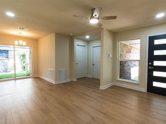 5th image of 4311 Fallen Oaks Dr