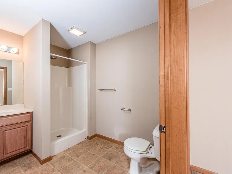 Emerald Pointe — Photo 8