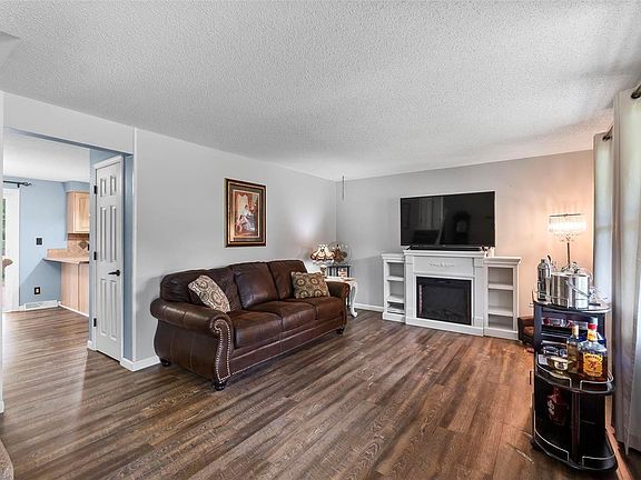 4th image of 2037 Anthony Dr