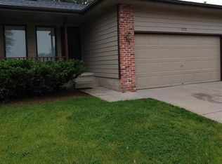 1725 Normandy Cir, Lincoln, NE 68512