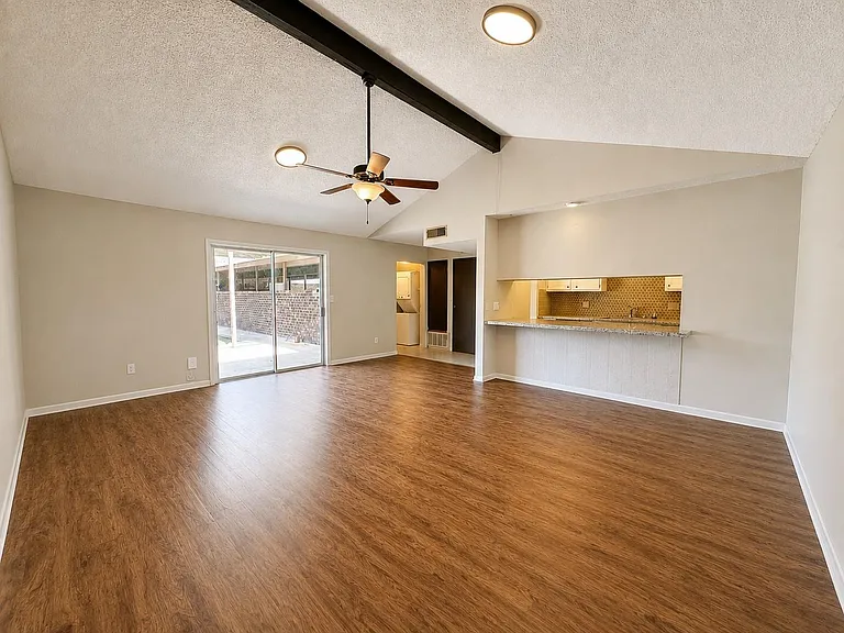 412 Breezy Ln #1 — Photo 4