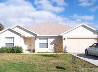 585 NW Floresta Dr, Port Saint Lucie, FL 34983