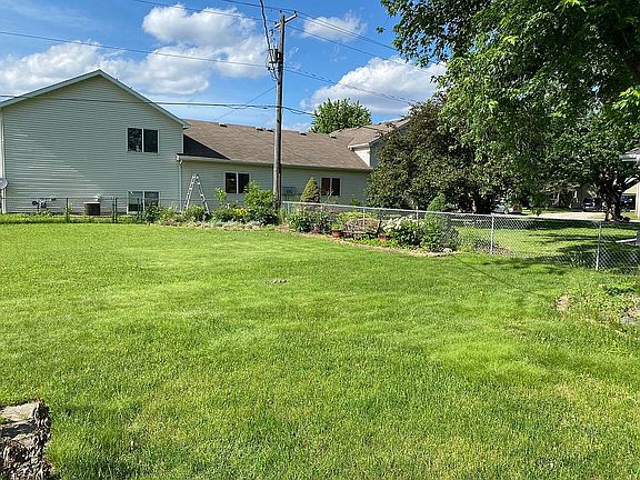 4th image of 629 Jewel Dr