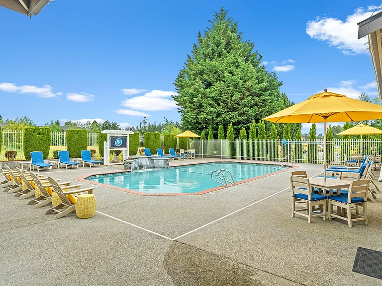 Pool and Lounge Deck