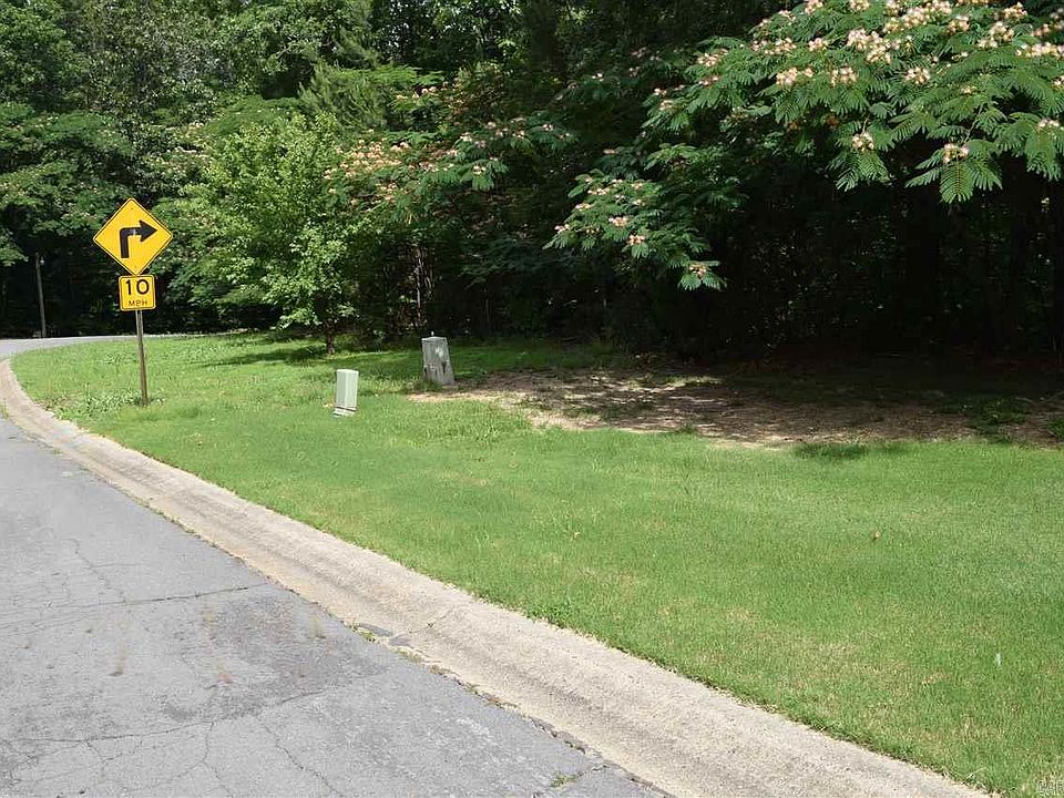 1st image of River Oaks Dr