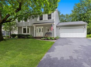 313 Carriage Hill Rd, Naperville, IL 60565
