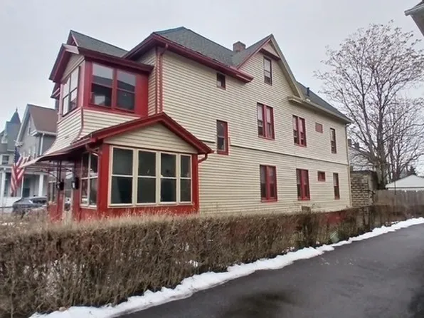 32 Wendell Pl, Springfield, MA 01105