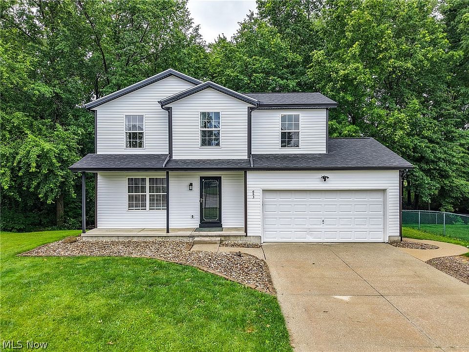 1st image of 653 Diamond Cir