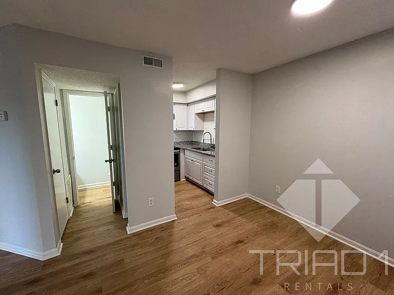 Mosby Townhouses - G — Photo 27