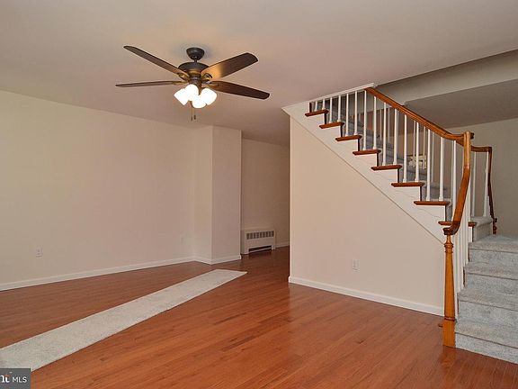 4th image of 131 E High St