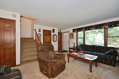 4th image of 28W575 Woodlawn Ave