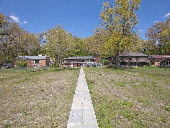 3rd image of 25526 N Shore Dr