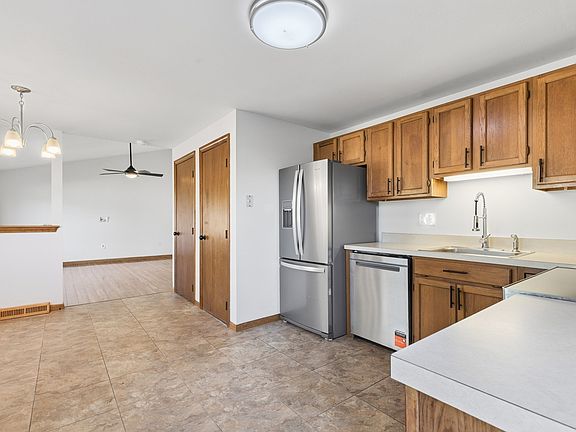4th image of 11 Colantha Ave