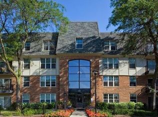 620 Sheridan Rd APT 3B, Highwood, IL 60040