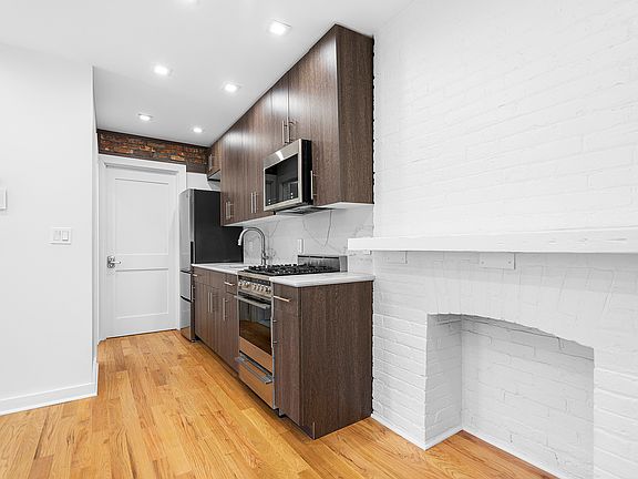 4th image of 400 Putman Ave #3