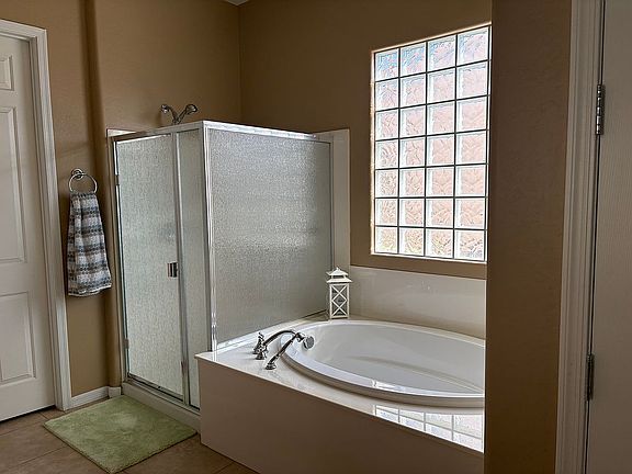 3rd image of 4093 N Monument Dr