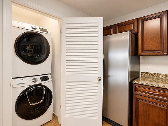 4th image of 135 38th St #404