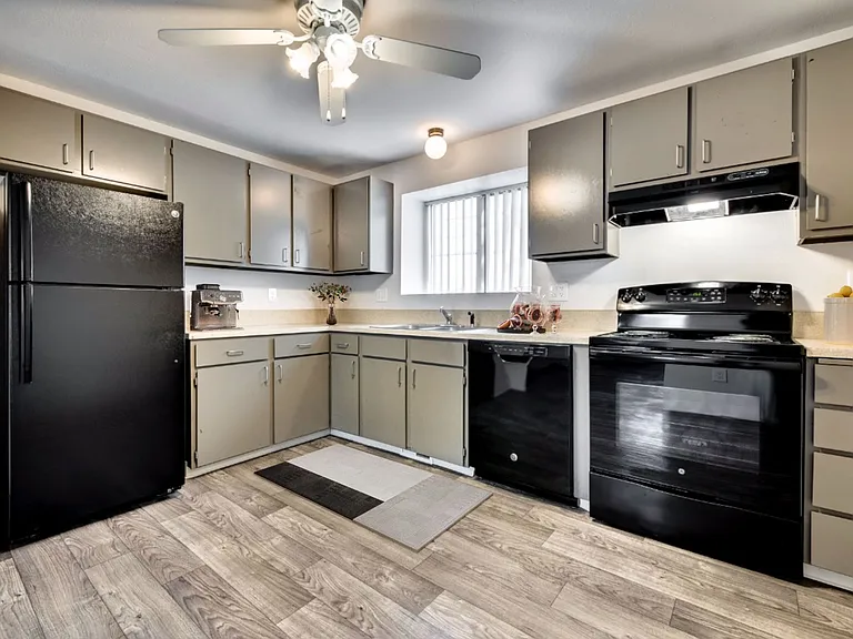1204 S Euclid Ave — Photo 12