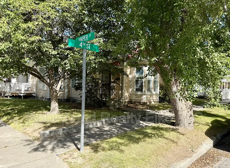 3 bed, 2.0 bath, 1840 sqft, $2,500 — Photo 2