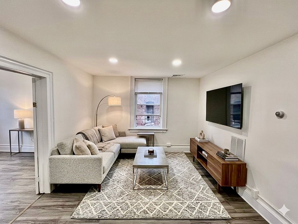 1st image of 8 Seymour St APT 3