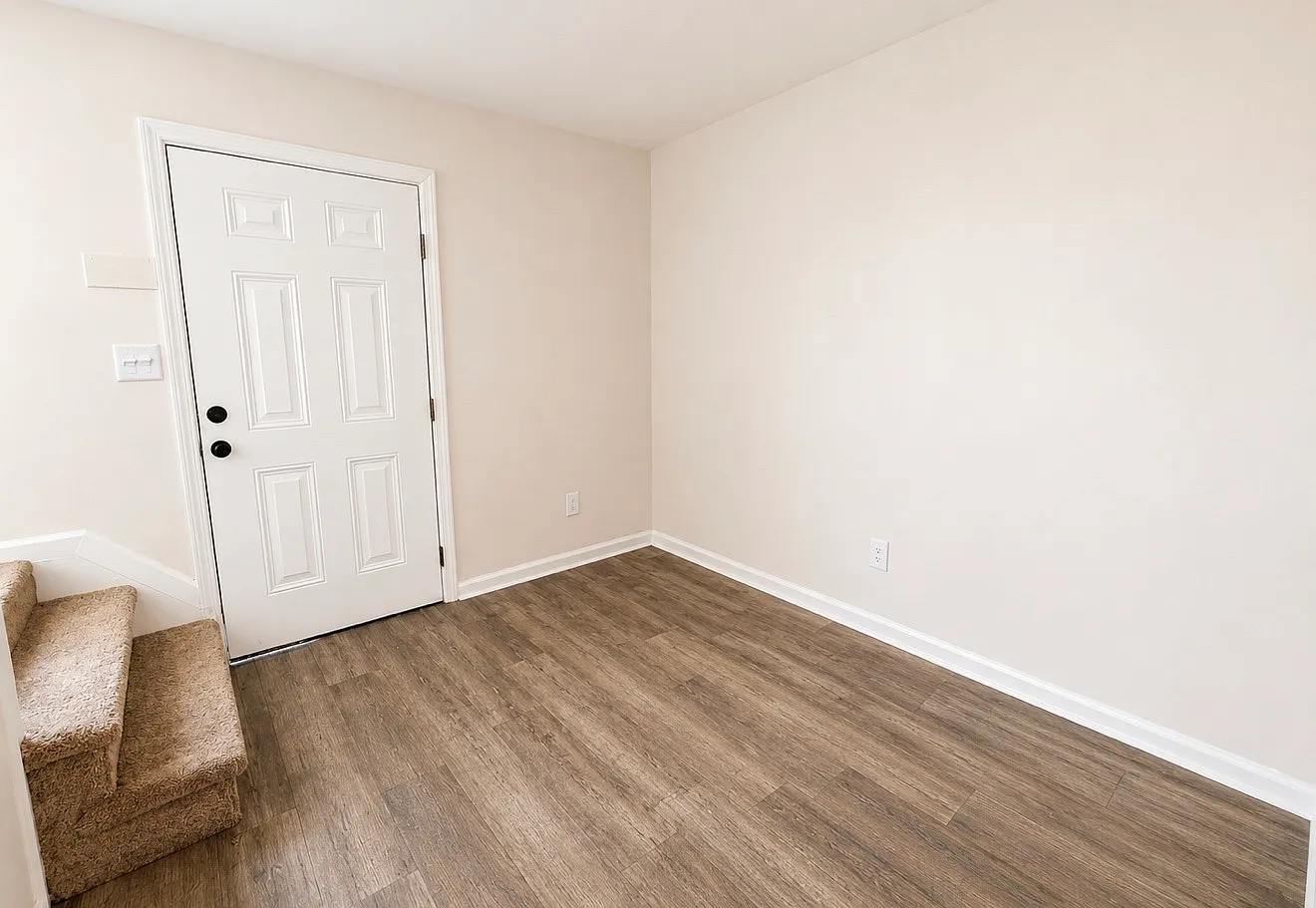 2 bed, 1.5 bath, 715 sqft, $1,300 — Photo 3