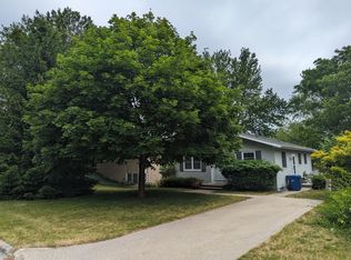 1024 N Robert St, Ludington, MI 49431