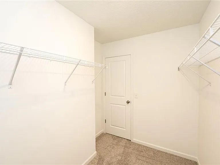 98 Brewster Dr — Photo 23