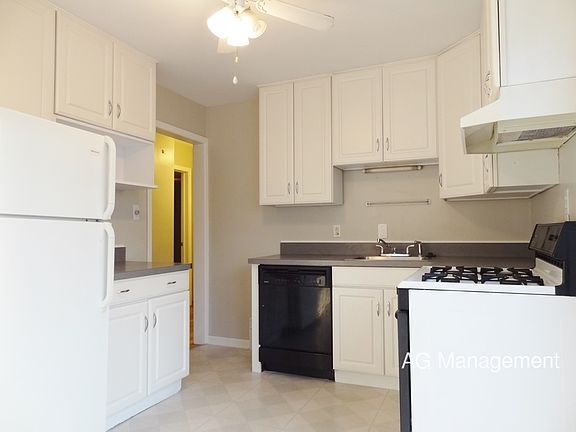 2nd image of 3235 Garden Ave
