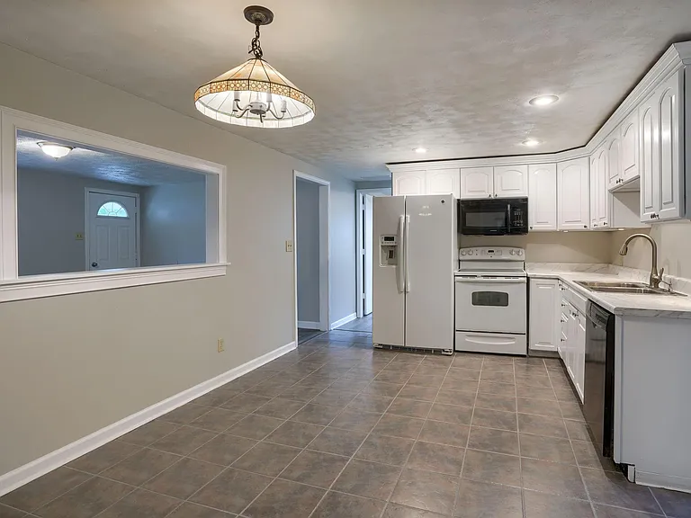 273 Shanahan Rd — Photo 12
