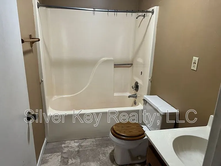 823 Englewood Rd #12 — Photo 6