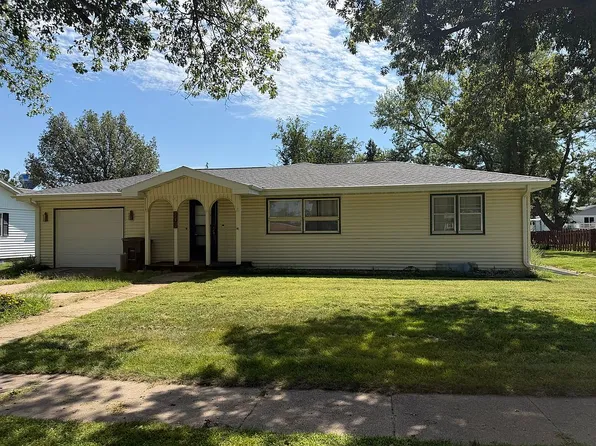 905 W Lancaster St, Blue Hill, NE 68930