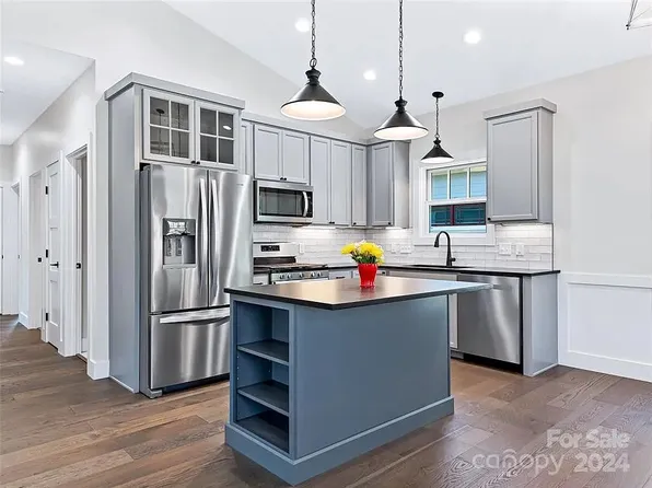 31 Verde Dr, Asheville, NC 28806
