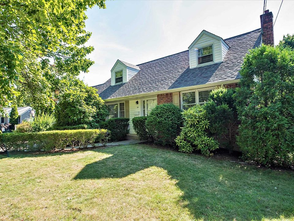 1st image of 25 Carrington Dr