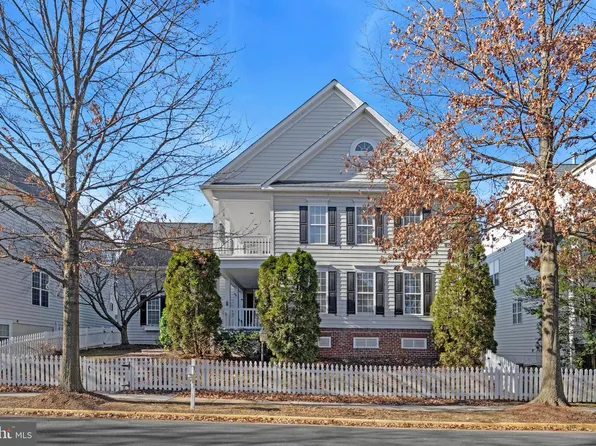 20319 Bowfonds St, Ashburn, VA 20147