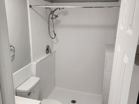 2nd image of 415 Summit Dr