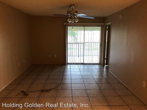 3rd image of 824 Sky Lake Cir APT D