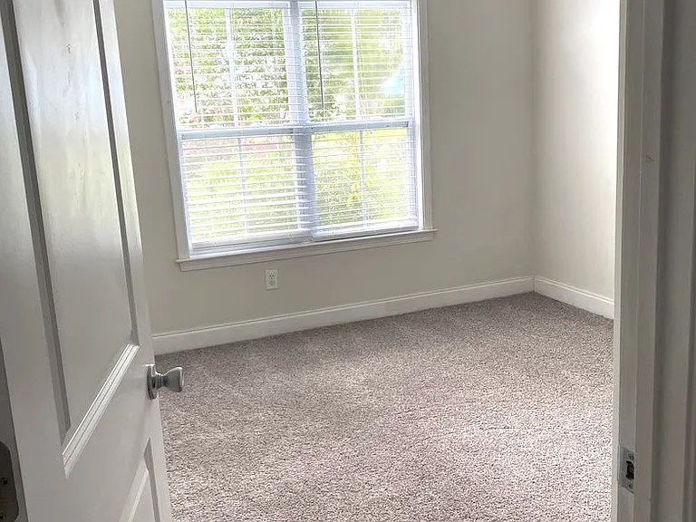 129 S Palm Dr — Photo 9