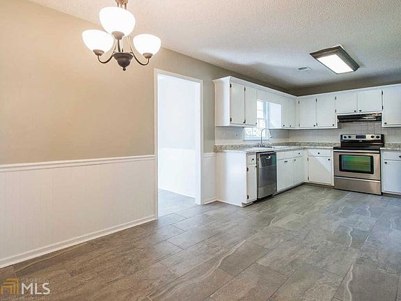5th image of 65 Tanglewood Ct
