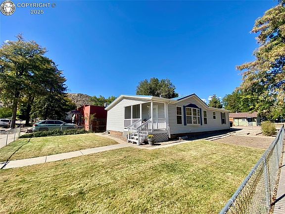 5th image of 631 Forest Ave