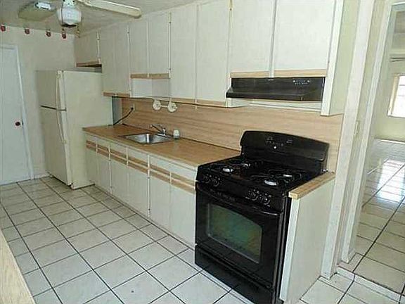 4th image of 1687 NE 182nd St